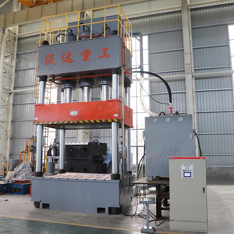 1200吨三梁四柱油压机