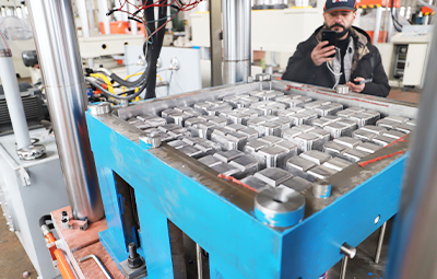 315吨树脂井盖成型油压机用途和特点