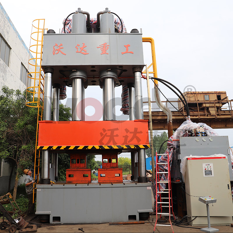 2000吨三梁四柱油压机