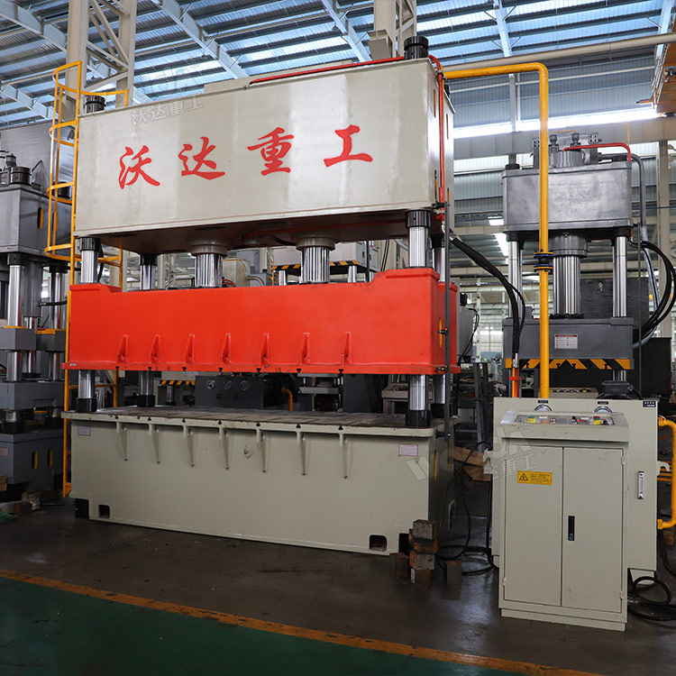 大台面315吨四柱油压机车间实物.jpg