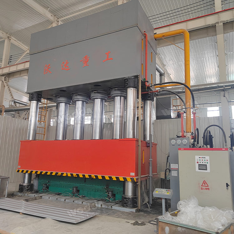 2500吨复合材料成型油压机.jpg