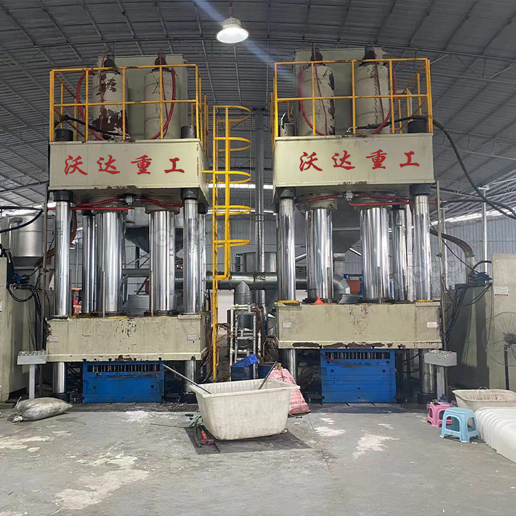1000吨建筑塑料模壳成型油压机.jpg