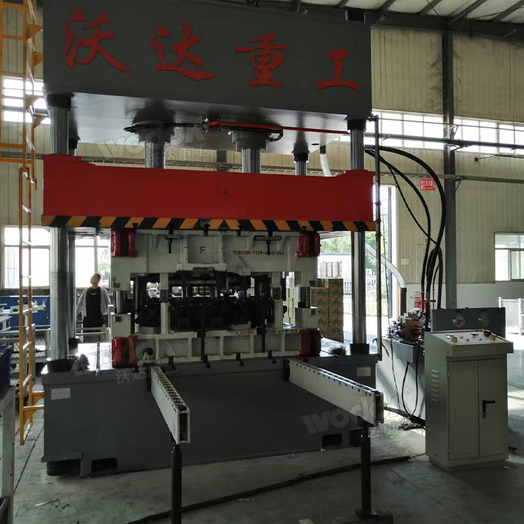 200吨汽车门板冲压成型油压机.jpg
