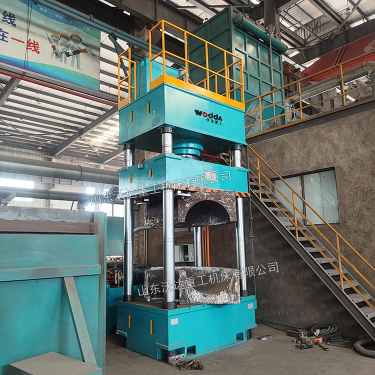 630吨四柱油压机热压弯头成型