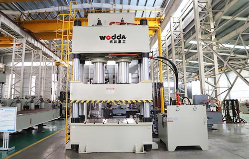 1000吨四柱油压机：工业锻压领域的中坚力量